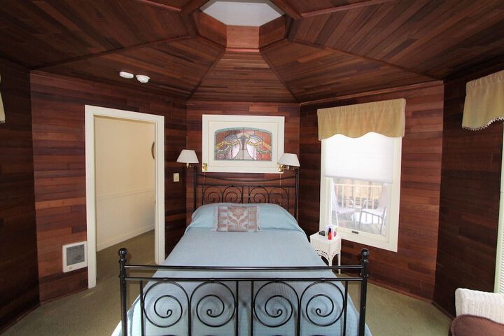 Alexanders Lodge