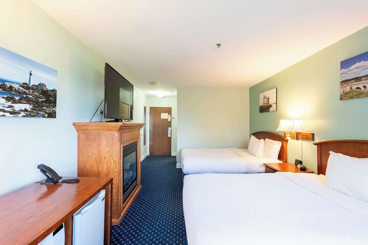 Room 104 of 199