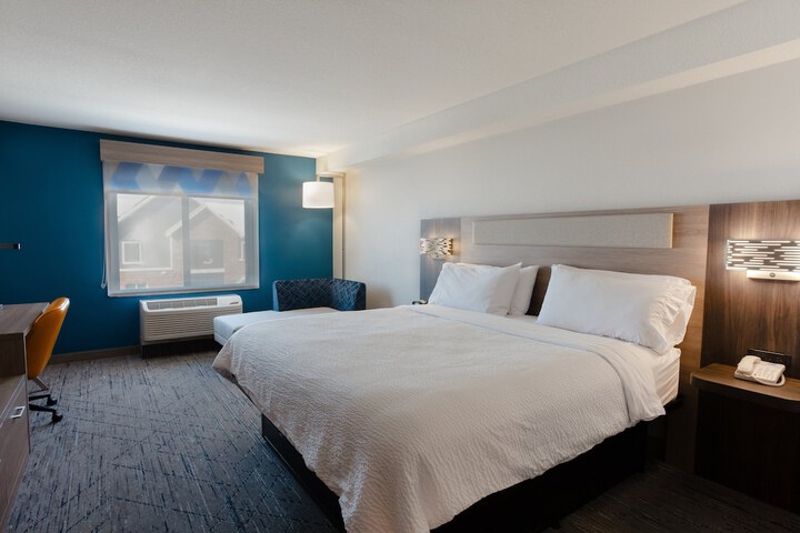 Holiday Inn Express & Suites Logan by IHG