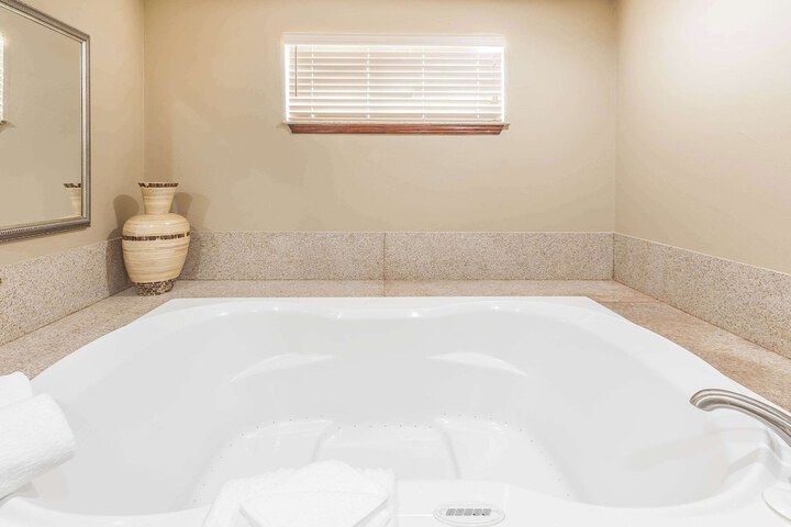 Comfort Suites Yukon - SW Oklahoma City