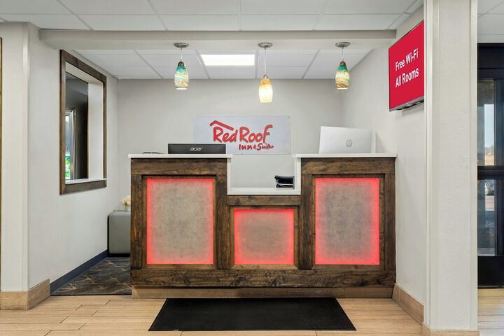 Red Roof Inn & Suites Tomah