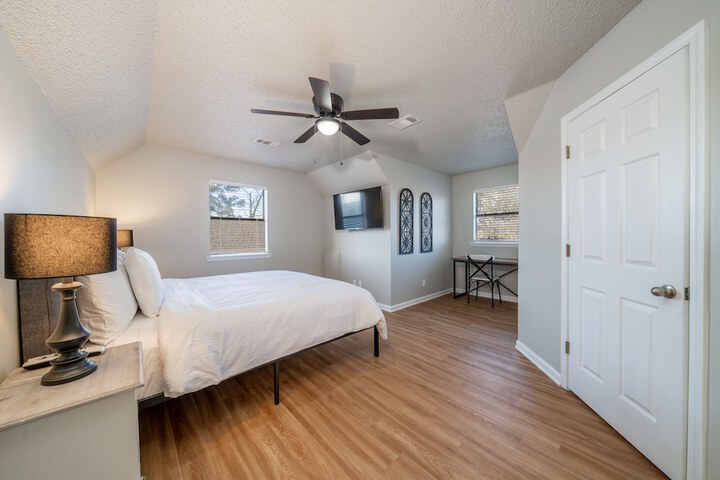 The Hamilton - Lakefront & Studio Suites Hot Springs