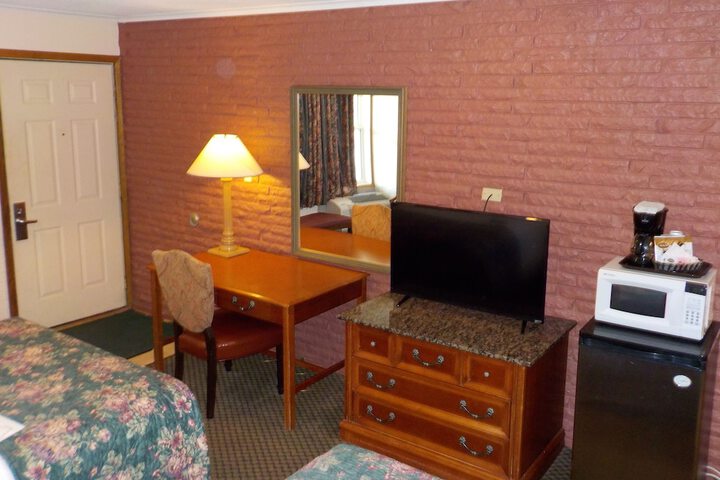 Room 25 of 43
