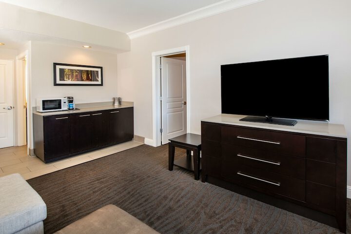 Room 43 of 77