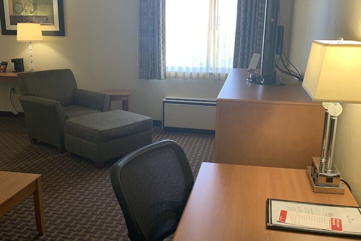 Room 33 of 62