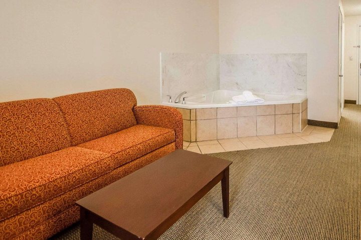 Quality Suites Jeffersonville - Louisville North
