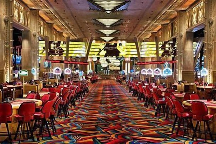 Hollywood Casino & Hotel
