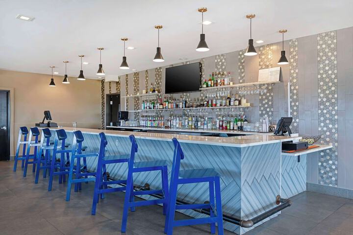 Best Western Plus Executive Residency Rigbys Water World Hotel
