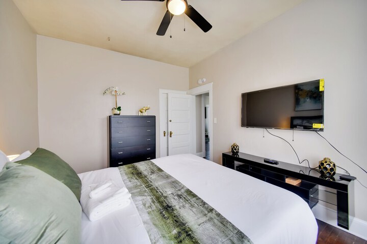 Waterfront Portsmouth Apt: 1 / 2 Mi to Dtwn & Ferry