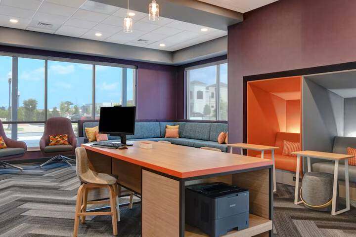 Business Center 46 of 46