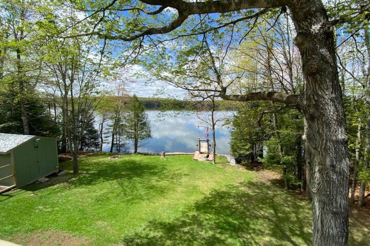 Crescent Lakehouse - Surf Ski and Serenity