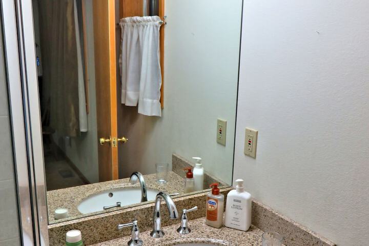 Room 30 of 82