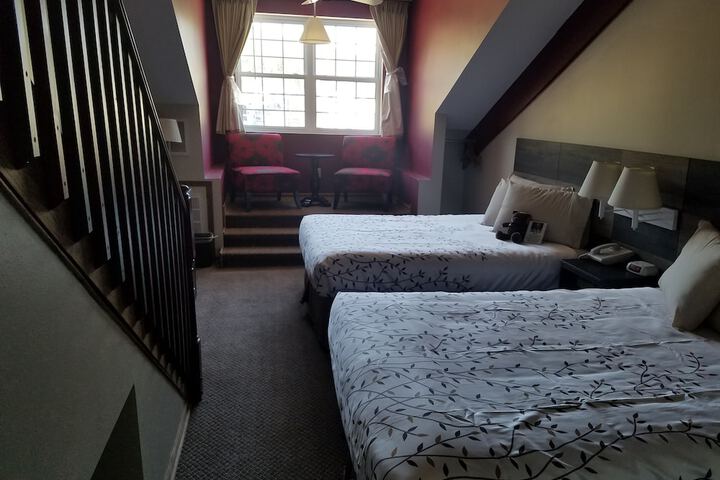 Room 32 of 86