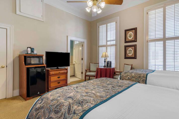 Room 10 of 32