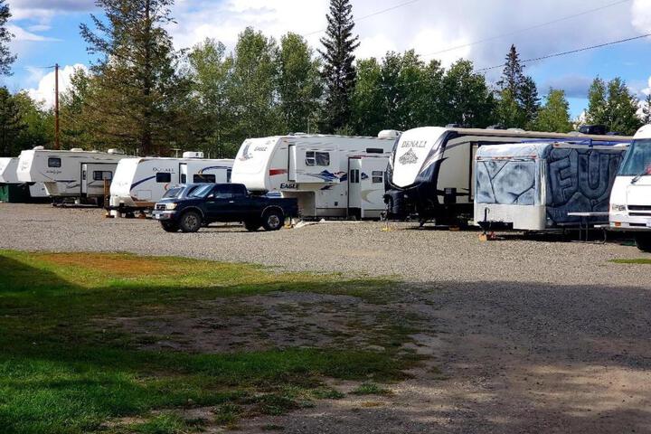 100 Mile Motel & RV Park