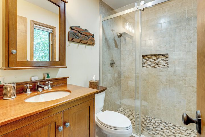 Luxe Poconos Pines Home w / Beach + Amenities!