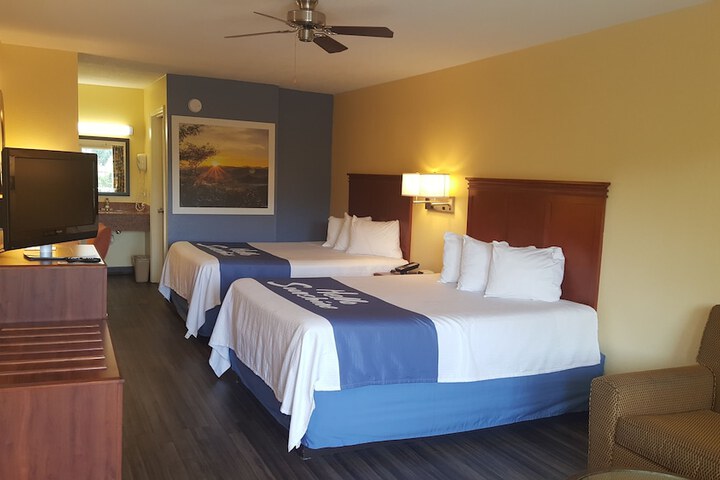 Room 12 of 28