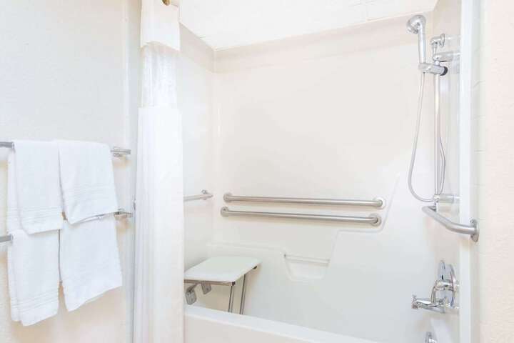 Room 6 of 13