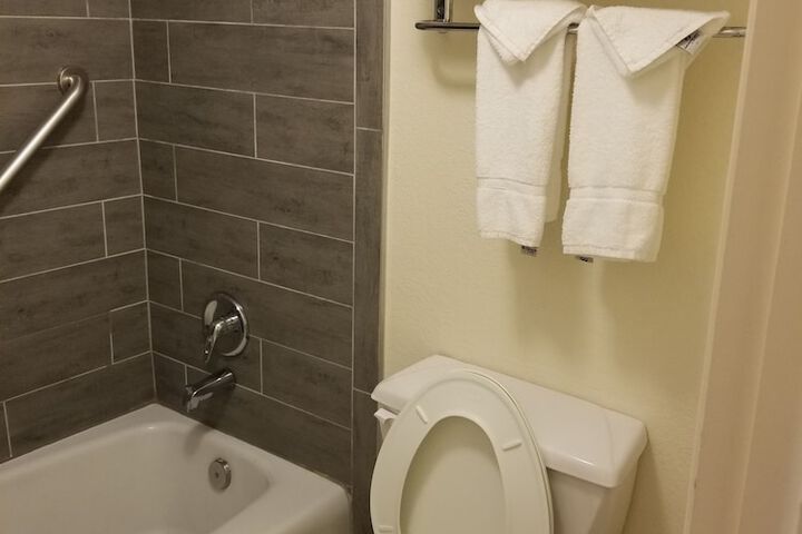 Room 32 of 115