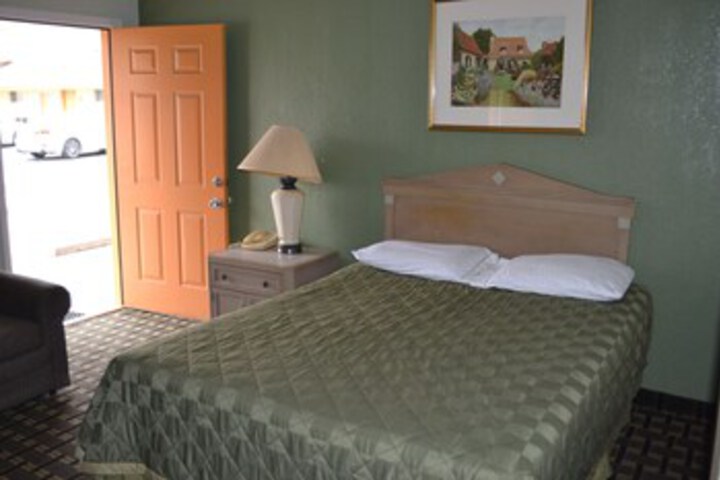 Lake Country Motel