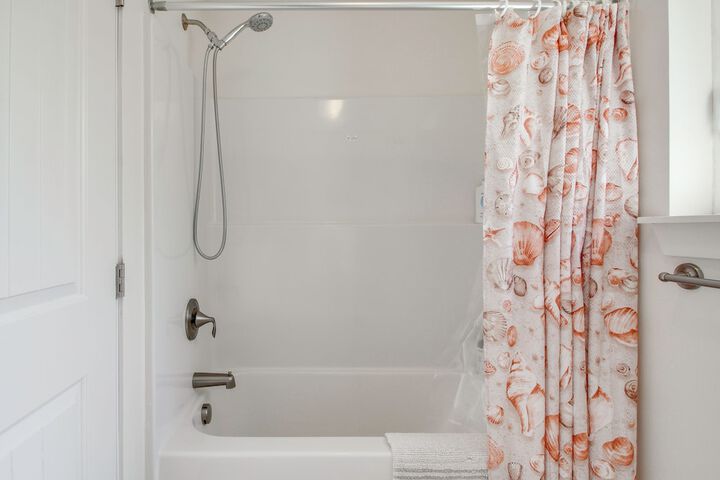 Spacious Bandon Getaway - 2 Blocks to Ocean!