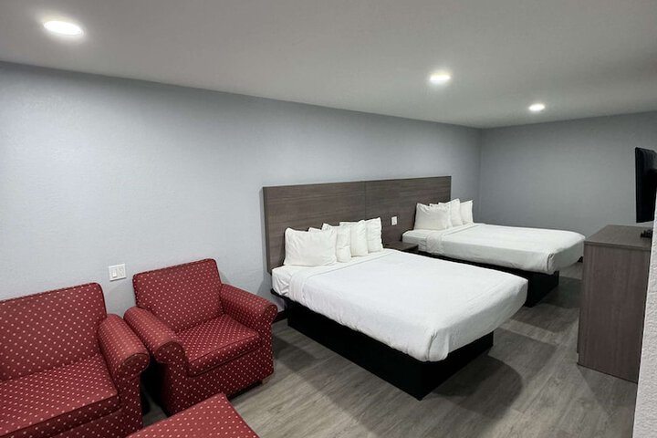 Room 13 of 18