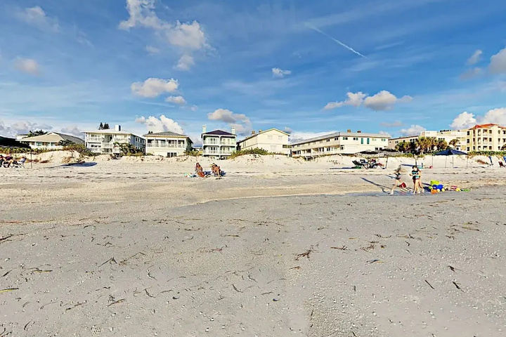 700 Gulf Blvd Townhouse #17 - 2 Br townhouse by RedAwning