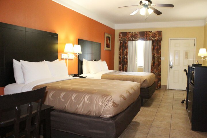Quality Inn & Suites at the Outlets Mercedes / Weslaco