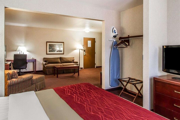 Quality Inn & Suites Fort Madison near Hwy 61