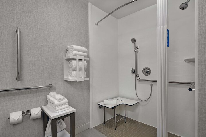 Room 13 of 48