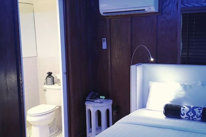 Room 82 of 127