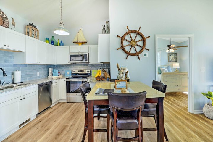 Waterview Home w / Sunset & Lighthouse Views