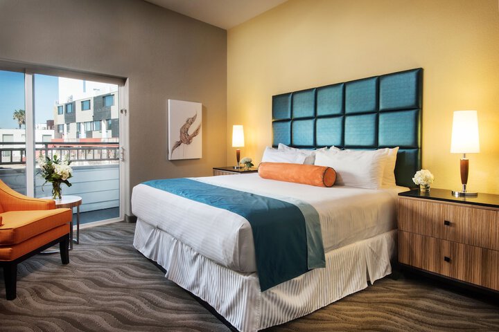 Room 16 of 38