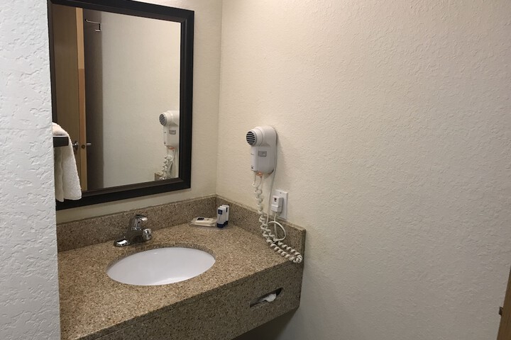 Room 13 of 81