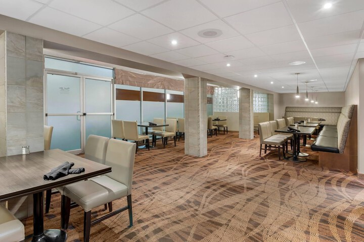 Clarion Hotel & Suites