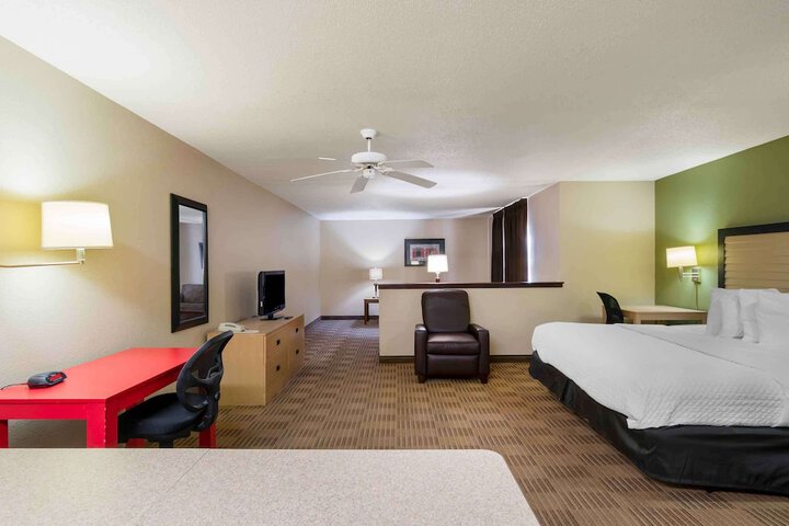 Room 16 of 33