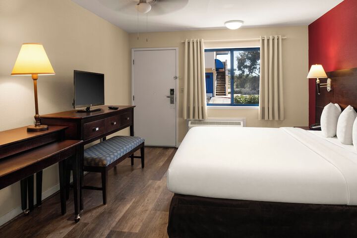 Bay Breeze Inn