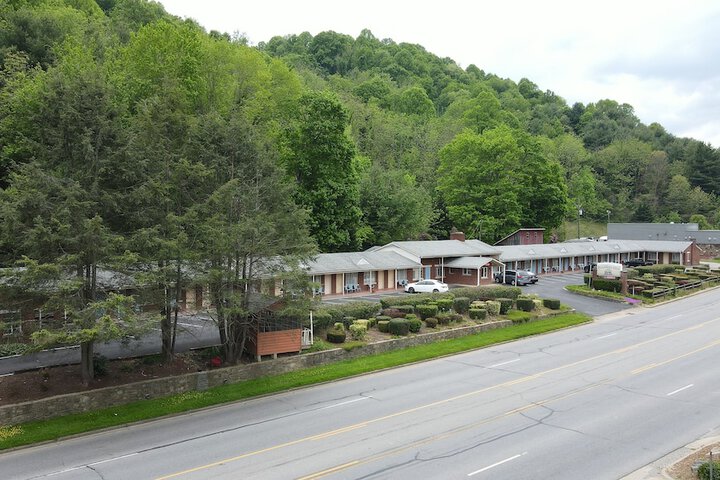 Parkway Inn