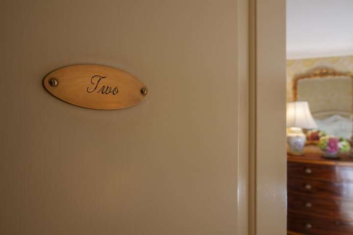 Room 33 of 42