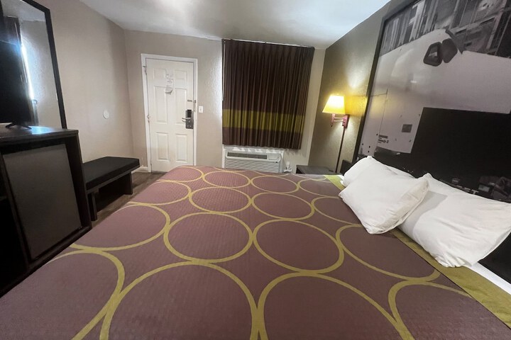 Room 20 of 35
