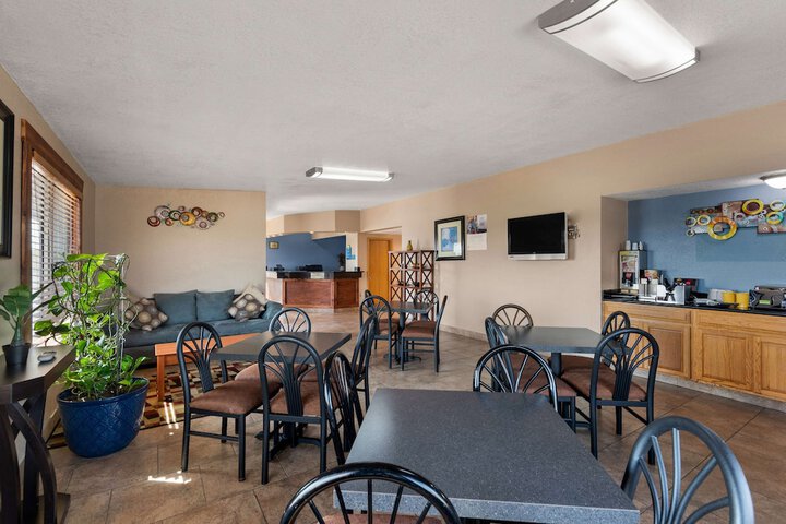 Days Inn by Wyndham Newton