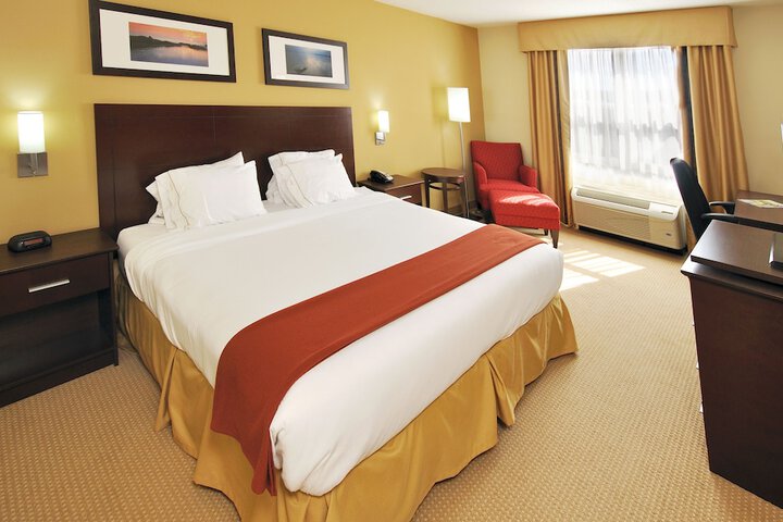Room 32 of 68