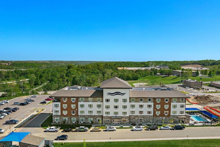 Hotel 12 of 105