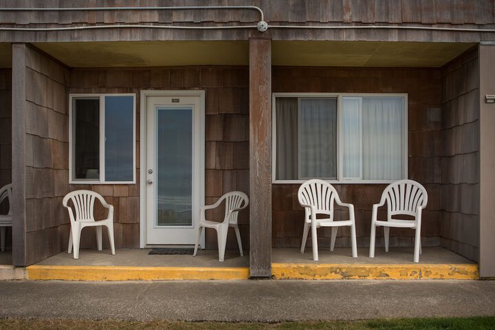 Silver Sands Motel