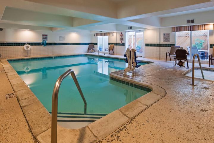 Best Western Plus Airport Inn Suites