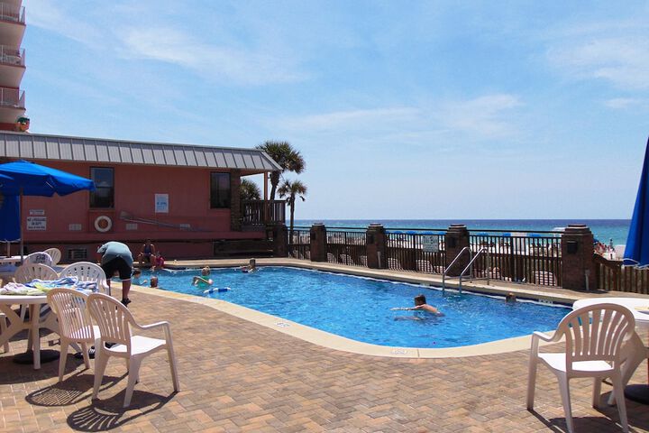 The Driftwood Lodge
