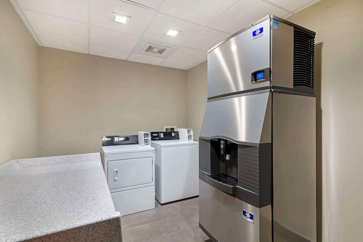 Best Western Plus Executive Residency Rigbys Water World Hotel