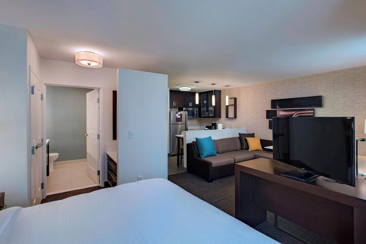 Room 25 of 38