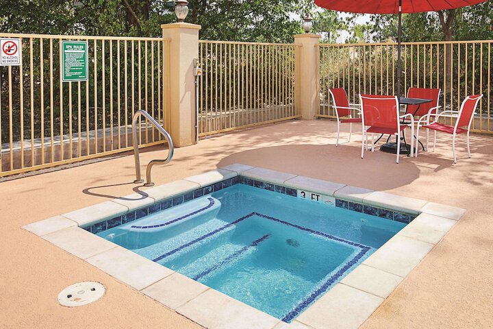 La Quinta Inn & Suites by Wyndham Dallas - Hutchins