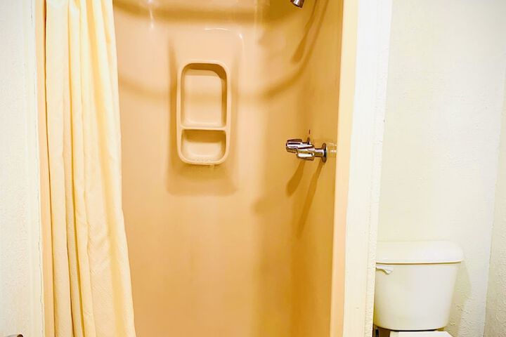 Room 9 of 18